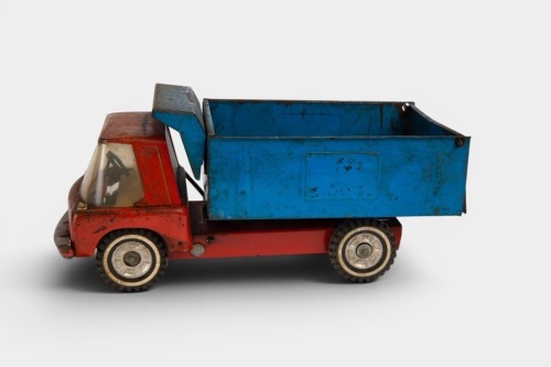 TRUCK: A large c1950s Wyn-Toy Playmatic (Australia) pressed steel sand & gravel dumptruck, 33cm long
