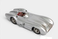 MERCEDES: A highly detailed CMC 1:18 scale 1954/55 Mercedes-Benz W196R 'Streamliner Body' (M-044) in original box - 4