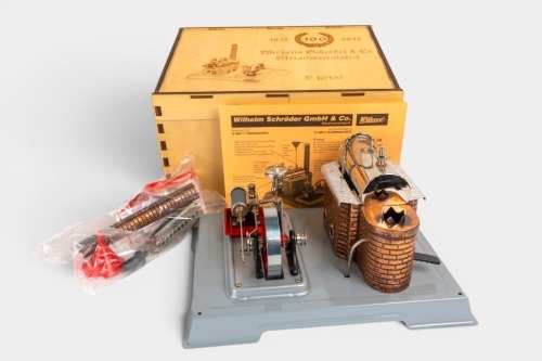 WILESCO: A Wilesco (Germany) D-10 steam engine model in original timber box