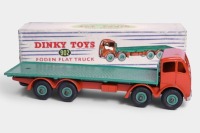 DINKY: A c1955-60 Dinky Toys Foden Flat Truck (#902) in original box