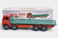 DINKY: A c1955-60 Dinky Toys Foden Flat Truck (#902) in original box - 2
