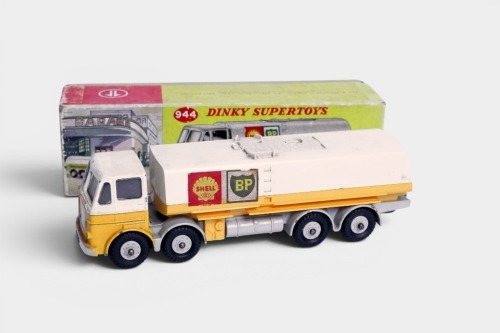 DINKY: A c1960s Dinky Supertoys Leyland Shell / BP fuel tanker (#944) in original box