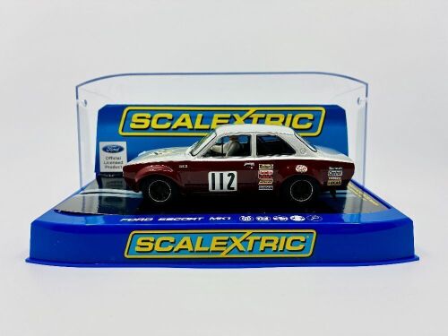 FORD ESCORT: A 1:32 scale slot car by Scalextric of the Ford Escort Mk 1 with original display case.
