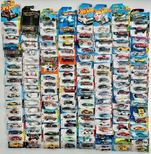 HOT WHEELS: A large group of over 100 1:64 scale Hot Wheels models [Location: Sydney]