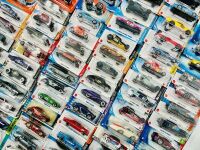 HOT WHEELS: A large group of over 100 1:64 scale Hot Wheels models [Location: Sydney] - 10