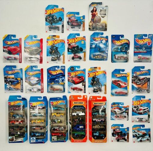 1:64 SCALE MODELS: A large group of 1:64 scale models by Matchbox and Hot Wheels [Location: Sydney]