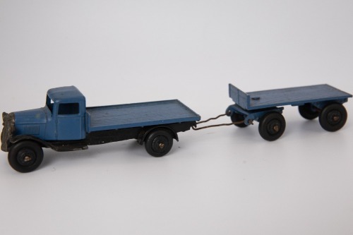 DINKY TOYS: 25t, 25c Flat Truck with 25g trailer, 1947-48