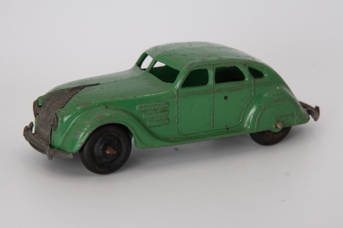 DINKY TOYS: 30a Chrysler Airflow Saloon 1946-48