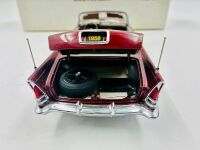 CHRYSLER NEW YORKER: A 1:24 scale model by Danbury Mint of the 1958 Chrysler New Yorker Convertible [Location: Sydney] - 6