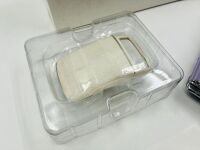 LINCOLN PREMIERE: A 1:24 scale model by Danbury Mint of the 1956 Lincoln Premiere Convertible [Location: Sydney] - 14