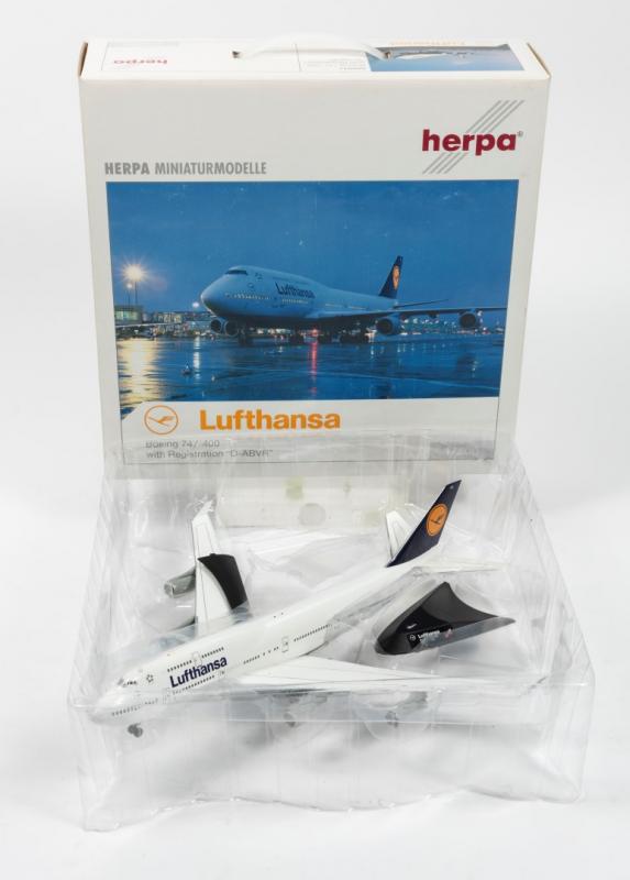 BOEING: A NOS 1:200 scale Herpa Lufthansa Boeing 747-400 - Price