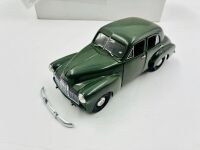 HOLDEN FX: A 1:24 scale model by Trax of the 1948-1953 Holden 48-215 with original packaging [Location: Sydney] - 3