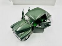 HOLDEN FX: A 1:24 scale model by Trax of the 1948-1953 Holden 48-215 with original packaging [Location: Sydney] - 15