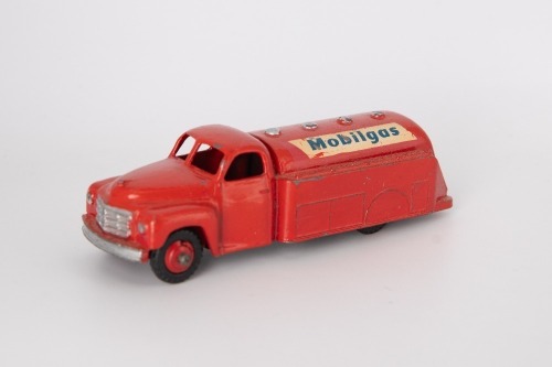 DINKY TOYS: 440/30P Tanker in 'Mobilgas' livery 1952-1961