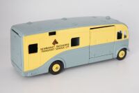 DINKY SUPERTOYS: 979 Horsebox in Newmarket Transport Services livery 1961-1964 - 3