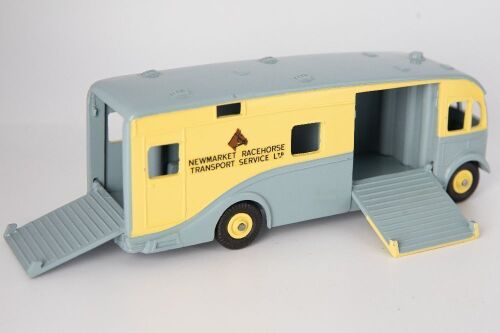 DINKY SUPERTOYS: 979 Horsebox in Newmarket Transport Services livery 1961-1964