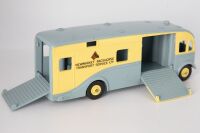 DINKY SUPERTOYS: 979 Horsebox in Newmarket Transport Services livery 1961-1964
