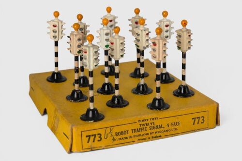 DINKY TOYS: 773 Dinky Toys Trade Box containing 12x Robot Traffic Signals c1953-1954