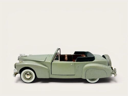 119 · LINCOLN CONTINENTAL: A 1:43 scale model by Rio of the 1941 Lincoln Continental 'Scoperta' with original packaging [Location: Sydney]