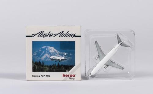 Boeing 737-400: A NOS 1:500 scale Herpa wings Boeing 737-400 Alaska Airlines