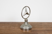 MERCEDES-BENZ: A c1970s / 80s Mercedes-Benz paperweight in the form of a bonnet mascot - 4