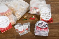 CLASSIC CAR RALLY: A box of assorted 1995 Adelaide Classic Car Rally badges and cloth patches - 2