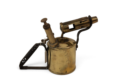 BLOW LAMP: A Primus (Sweden) brass blow lamp, 16cm high [Location: Melbourne]