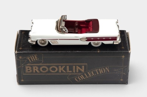PONTIAC: A 1:43 scale Brooklin Collection White Metal model of a 1958 Pontiac Bonneville Convertible