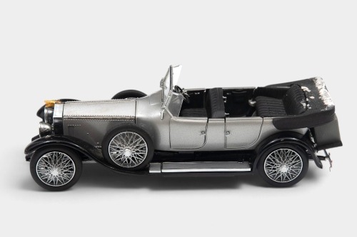 ROLLS ROYCE: A Franklin Mint 1:24 scale 1925 Rolls Royce silver ghost model