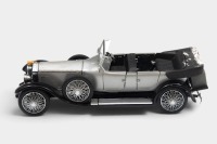 ROLLS ROYCE: A Franklin Mint 1:24 scale 1925 Rolls Royce silver ghost model