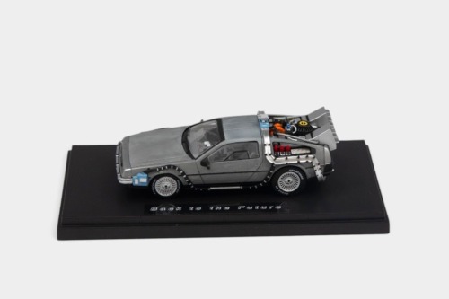 BTTF: A 1:43 scale Hot Wheels Elite Back to the Future DeLorean 'Time Machine', within acyrlic case