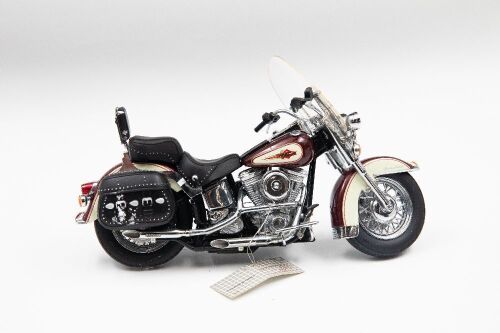 HARLEY DAVIDSON: A 1:10 scale Franklin Mint model, this is of a Harley Davidson Heritage Softail Classic