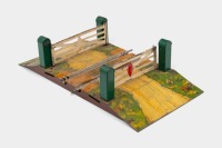 HORNBY: A Hornby Meccano O gauge tin plate level crossing train set accessory - 2