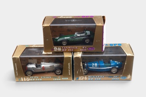 BRUMM: Three 1:43 scale models by Brumm, including a 1933 Bugatti Tipo 59, a 1957 Vanwall F1, and a 1936 Auto Union Tipo 'C'