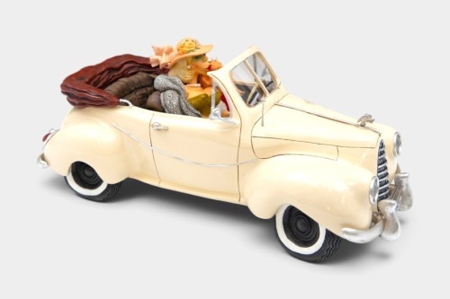G.FORCHINO: A limited edition (No.01520) resin sculpture by Guillermo Forchino titled 'My New Fiance' measures approximately 35cm in length, 13cm high