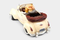 G.FORCHINO: A limited edition (No.01520) resin sculpture by Guillermo Forchino titled 'My New Fiance' measures approximately 35cm in length, 13cm high - 3