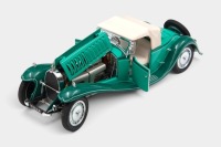 BUGATTI: A 1:24 scale Franklin Mint 1929 Bugatti Royale - 3