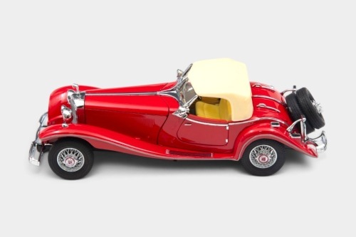 MERCEDES: A 1:24 scale Franklin Mint 1935 Mercedes 500K Special Roadster