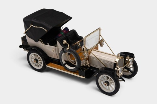 PACKARD: A 1:24-scale Franklin Mint 1912 Packard Victoria