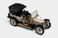 PACKARD: A 1:24-scale Franklin Mint 1912 Packard Victoria