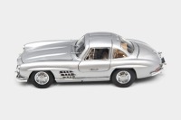 MERCEDES: A 1:24 scale Franklin Mint 1954 Mercedes-Benz 300SL Gullwing