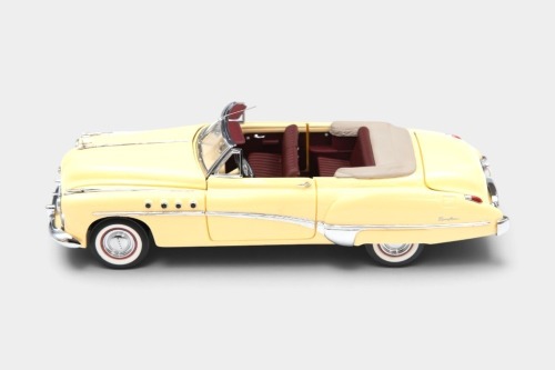BUICK: A 1:24 scale Franklin Mint 1949 Buick Roadmaster convertible