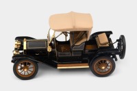 CADILLAC: A 1:24 scale Franklin Mint 1910 Cadillac Model Thirty - 2