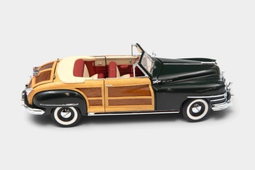 CHRYSLER: A 1:24 scale Franklin Mint 1948 Chrysler Town & Country