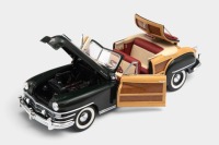 CHRYSLER: A 1:24 scale Franklin Mint 1948 Chrysler Town & Country - 3