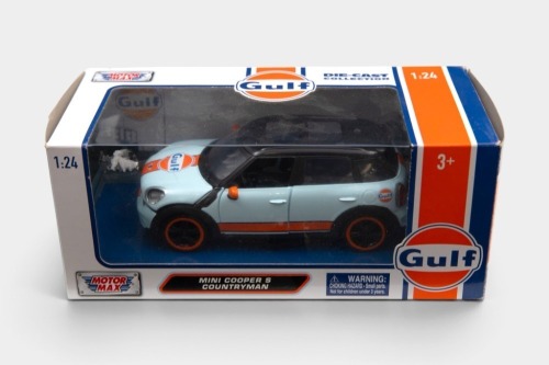 GULF: A 1:24 scale model by Motormax of a Mini Cooper S Countryman in Gulf livery, boxed