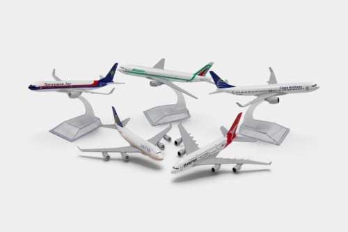 AIRCRAFTS: Five model aircraft believed to be 1:400 scale