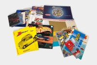 CATALOGUES: A group of model catalogues and brochures, including items from makers such as Matchbox, Hot Wheels, Corgi, Brumm, Brooklin, Trax and others