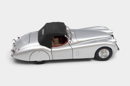 JAGUAR: A 1:24 scale Franklin Mint 1952 Jaguar XK120