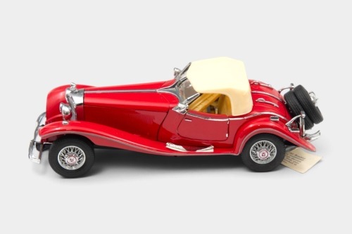 MERCEDES: A 1:24 scale Franklin Mint model of a 1935 Mercedes 500K Special Roadster in red
